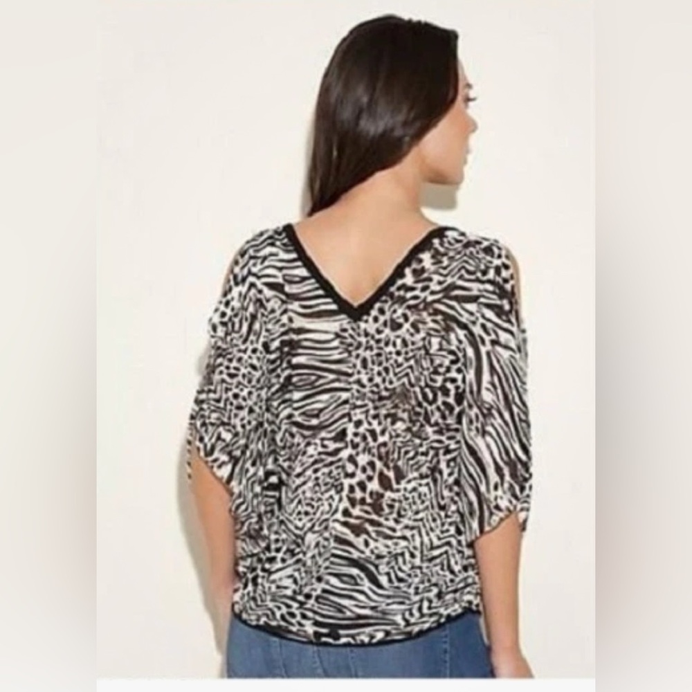 Guess Open Shoulder, Black and White Animal Print Blouse Size Small - Picture 2 of 5